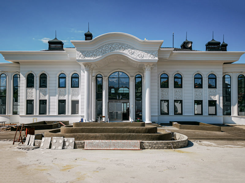 Grand Palace Facade with Filigree Arch Portico