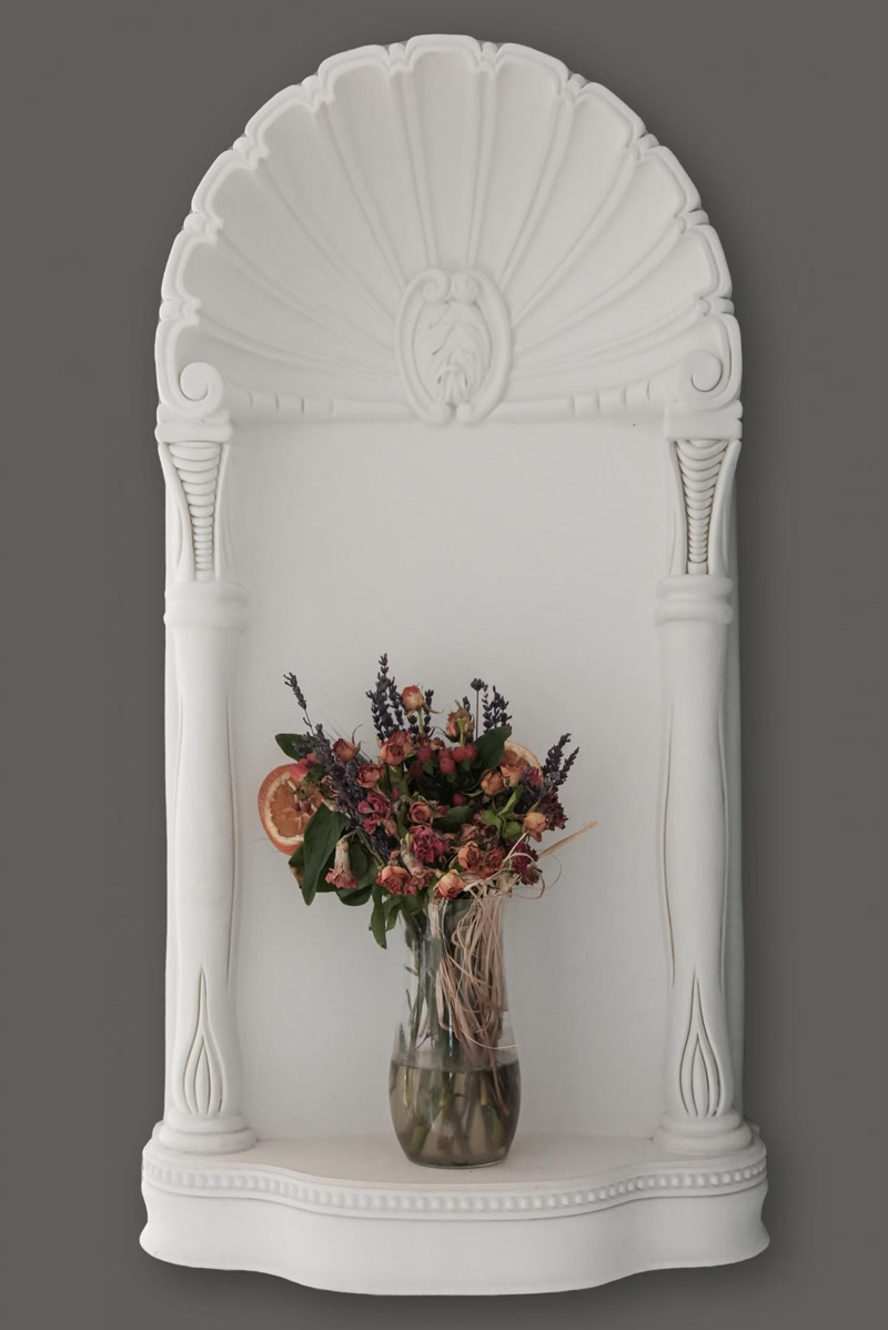 White Polyurethane Shell Niche with Flower Vase