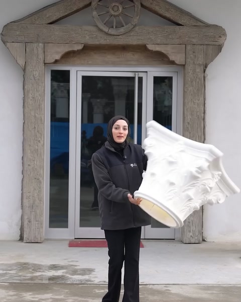 Eleganza leggera: Migliora i tuoi progetti con la resistenza superiore della poliuretano — 0:04
