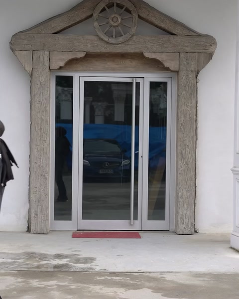 Eleganza leggera: Migliora i tuoi progetti con la resistenza superiore della poliuretano — 0:09