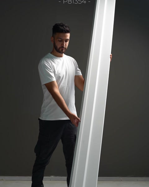 Vysoký hladký profil nabízí silnou moderní architektonickou linii.