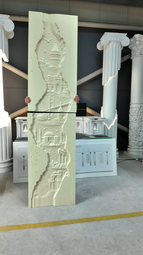 Le relief vertical complet réunit les monuments d’Istanbul dans un contour irrégulier