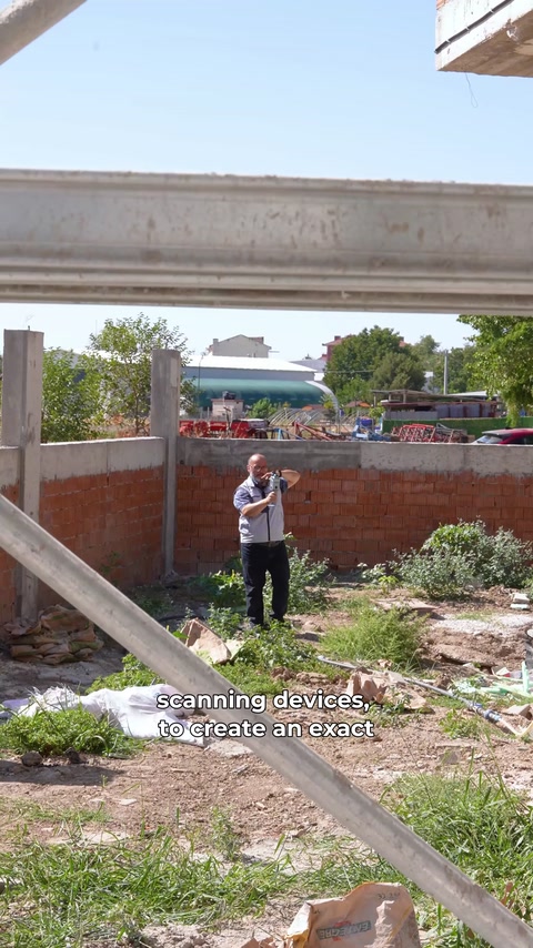 Le scan sur site capture l'entrée inachevée et le balcon supérieur