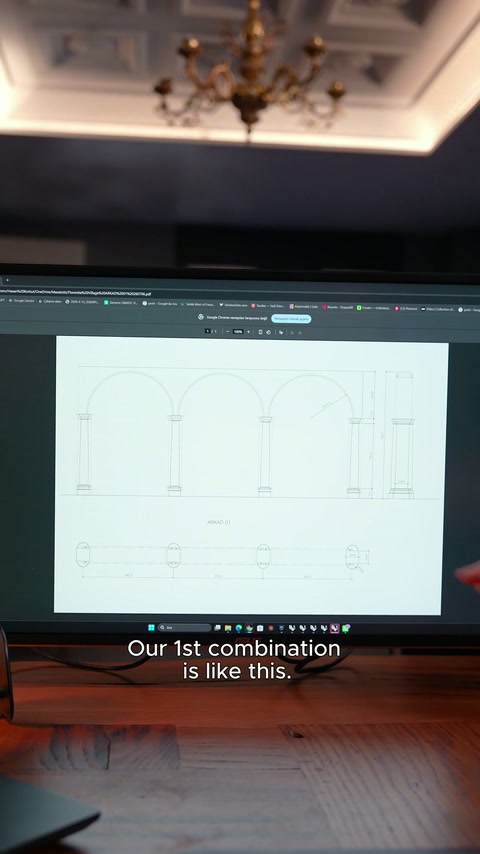 CAD elevācija parāda trīs arkveida laukus, ko atbalsta dekoratīvie stūļi