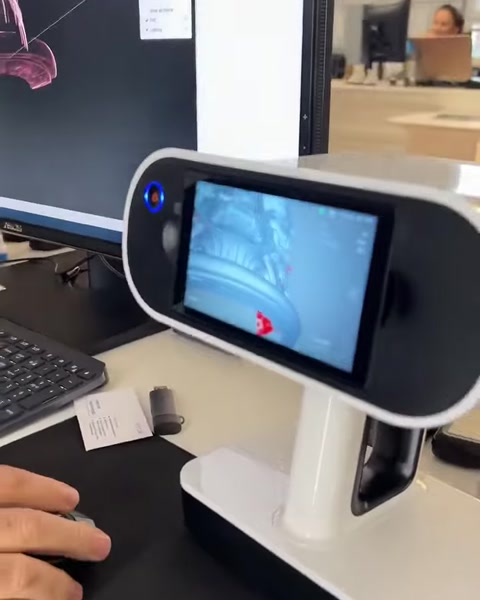 3D-skaneerimisseade digitaalse arhitektuurse modelleimise töö kõrval