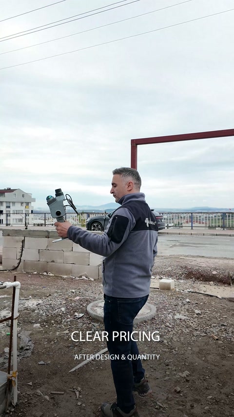 Le technicien scanne les limites extérieures et la zone de construction environnante.