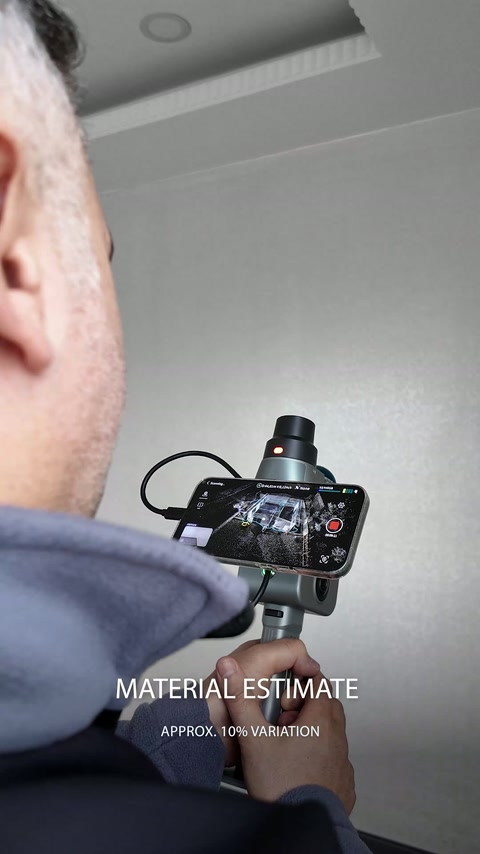 Un gros plan de l’écran du scanner montre les surfaces intérieures cartographiées pendant le relevé.