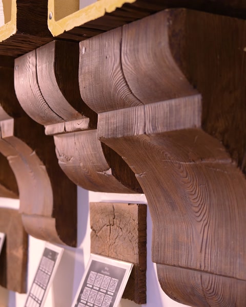 Mionsonra de bhracaed corbel ornáideach textúrtha le dealramh adhmaid