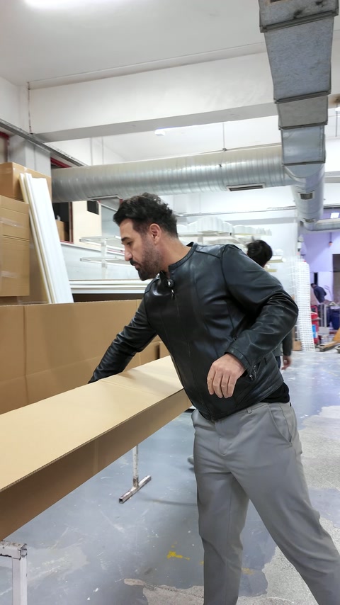 Embalagem de cartão personalizada aberta para um componente decorativo comprido
