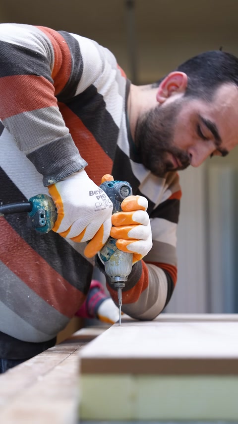 Produzione di un Tavolo da Sposa in Poliuretano: Processo Passo dopo Passo