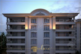 Ästhetische Fassadengestaltung mit Polyurethan und klassischen Details Klassische Fassadendetails in moderner UmsetzungDie Fassade ist durch den Einsatz von Polyurethan-Elementen geprägt, die