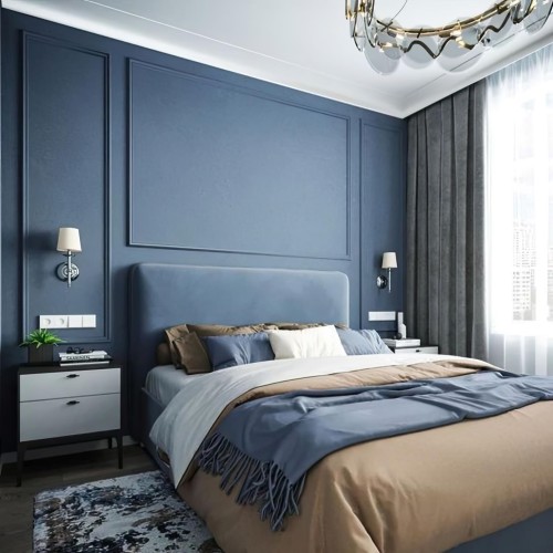 Camera da letto moderna classica con dettagli in poliuretano e colori raffinati <h2>Eleganza moderna classica con dettagli in poliuretano</h2><p>Questa camera da letto unisce il fascino sobrio del design classico con il minimalismo moderno, grazie alla presenza di <strong>dettagli</strong> in poliuretano sulle pareti. Le modanature sottili formano geometrie rettangolari armoniose, ricordando la tradizione architettonica classica dove le cornici decorative erano usate per dare ritmo agli interni.</p><p>La <strong>palette di colori</strong> è dominata da un blu intenso che dialoga armoniosamente con il grigio delle tende e il beige caldo della biancheria da letto. Questa scelta cromatica conferisce profondità ed equilibrio all'ambiente, favorendo il relax.</p><p>La <strong>testiera imbottita</strong> rivestita in tessuto blu si integra perfettamente con la parete retrostante, creando continuità visiva. I comodini minimalisti, abbinati ad applique in metallo e tessuto, completano l'estetica senza appesantirla.</p><p>Sopra il letto, domina un lampadario con struttura ondulata in metallo dorato e vetro, che porta luminosità ed eleganza. Questo elemento, insieme al tappeto dalle <strong>forme astratte</strong>, introduce un contrasto moderno ma raffinato.</p><p>Un breve cenno storico: le modanature murarie derivano da influenze neoclassiche, nate per decorare con sobrietà e proporzione. Qui, reinterpretate in chiave contemporanea con materiali come il poliuretano, mantengono l'equilibrio tra tradizione e modernità.</p><ul><li>Linee pulite e geometriche sulle pareti</li><li>Uso equilibrato di <strong>materiali</strong> e tessuti</li><li>Illuminazione sofisticata che esalta i dettagli</li></ul>

<p>Questa camera da letto moderna classica colpisce per il suo equilibrio tra stile tradizionale e minimalismo. Le modanature in poliuretano aggiungono ordine alle superfici blu. La luce naturale filtra attraverso tende grigie pesanti. La biancheria da letto in beige e blu crea un accostamento armonioso. Un lampadario con forme sinuose porta un accento raffinato. I comodini dal design semplice favoriscono funzionalità ed equilibrio. La testiera imbottita dona comfort e continuità visiva. Il tappeto introduce un motivo astratto originale. Gli <strong>elementi decorativi</strong> contribuiscono al senso di eleganza senza eccesso. La <strong>palette cromatica</strong> enfatizza calma e modernità. I <strong>dettagli</strong> murari richiamano tradizioni classiche rivisitate. I materiali morbidi rendono l’ambiente accogliente. L'illuminazione evidenzia linee e volumi. Questa combinazione dimostra come un design <strong>minimal</strong> possa essere sofisticato. Nel complesso, è un modello ideale per chi ama armonia ed estetica contemporanea.</p>