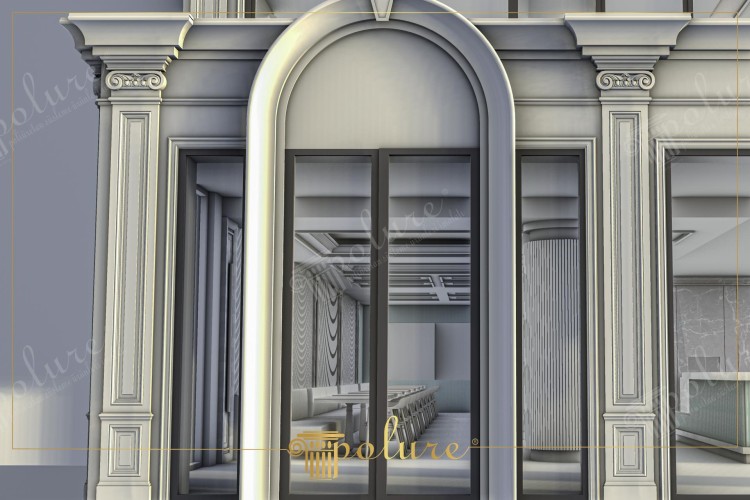 Porta d'ingresso classica in poliuretano con dettagli moderni <h2>Design e armonia estetica</h2><p>Questa porta d'ingresso in <strong>poliuretano</strong> rappresenta una sintesi perfetta tra <strong>estetica classica</strong> e <strong>linee moderne</strong>. L'arco superiore, ampio e imponente, crea un punto focale che avvolge la struttura in un'aura monumentale. Le cornici laterali sono ravvivate da capitelli con piccoli motivi spiraliformi, richiamando gli elementi decorativi tipici dell'architettura <strong>neoclassica</strong>.</p><p>La scelta dei pannelli rettangolari e delle sagomature sottili definisce una geometria equilibrata, priva di eccessi, ma coerente con un linguaggio visivo tradizionale. I rilievi e le superfici scanalate aggiungono profondità alla composizione, creando un raffinato gioco di luci e ombre.</p><h2>Funzionalità e materiali</h2><p>Il materiale in poliuretano consente non solo una grande resistenza agli agenti atmosferici, ma anche la possibilità di riprodurre dettagli molto fini. Questo permette di coniugare la durabilità con l'esigenza estetica, offrendo una soluzione ideale per contesti residenziali e istituzionali.</p><ul><li>Decorazioni eleganti con motivi classici.</li><li>Struttura moderna con ampie superfici vetrate.</li><li>Dettagli geometrici che valorizzano l'insieme.</li></ul><p>Un breve sguardo storico ricorda che gli elementi decorativi come capitelli e cornici sagomate derivano dall'eredità dei templi antichi e continuano ad essere reinterpretati nell'architettura contemporanea. Questa porta ne è un perfetto esempio, capace di unire memoria storica e innovazione.</p>

<p>Questa porta d'ingresso in <strong>poliuretano</strong> unisce tradizione e modernità. L'arco superiore crea un effetto monumentale. Le cornici laterali presentano capitelli eleganti. Dettagli geometrici arricchiscono l'insieme. Il design è pensato per armonizzare estetica e funzionalità. Le superfici mostrano giochi raffinati di luce ed ombra. L'uso di <strong>modanature</strong> riflette un gusto classico. Il materiale garantisce resistenza agli agenti esterni. Le ampie vetrate aggiungono luminosità. L'ispirazione viene dall'architettura <strong>neoclassica</strong>. L'integrazione degli elementi moderni è naturale. L'equilibrio tra solidità e leggerezza è evidente. Ogni dettaglio favorisce l'eleganza complessiva. La composizione risulta coerente e raffinata. È una soluzione ideale per spazi rappresentativi.</p>