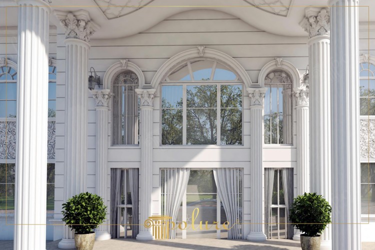Villa classique avec colonnes en polyuréthane et décorations extérieures élégantes <h2>Élégance architecturale extérieure</h2><p>La façade présente une combinaison harmonieuse de <strong>colonnes</strong> élancées, de moulures décoratives en <strong>polyuréthane</strong> et de fenêtres arquées qui rappellent des formes classiques antiques. Chaque chapiteau corinthien est orné de <strong>motifs floraux</strong> délicats, apportant un raffinement supplémentaire à la structure.</p><p>Les arcs au-dessus des grandes baies vitrées accentuent la verticalité de la composition et introduisent une géométrie équilibrée. L’intégration des lignes horizontales et verticales, associée aux encadrements sculptés, crée une impression de solidité et de luxe. Ce type de conception puise son inspiration dans les traditions néoclassiques qui reprennent les principes esthétiques de la Grèce et de Rome antiques.</p><h2>Détails décoratifs et durabilité</h2><p>Le <strong>polyuréthane</strong> utilisé pour les colonnes et moulures assure une légèreté et une résistance accrues, tout en reproduisant fidèlement l’apparence de la pierre sculptée. Les ornements, tels que les rosaces et lignes de moulure, mettent en valeur les proportions élégantes de la villa. Dans l’histoire de l’architecture, ces ornements ont souvent symbolisé l’harmonie et la grandeur, des valeurs reprises dans cette façade moderne.</p><ul><li>Colonnes avec chapiteaux corinthiens détaillés</li><li>Baies vitrées en arcs cintrés</li><li>Décorations florales et symétriques</li><li>Lignes horizontales et verticales équilibrées</li><li>Utilisation durable du polyuréthane</li></ul><p>Le résultat final met en avant une villa au style classique qui allie authenticité visuelle, finesse des <strong>détails</strong> et solutions techniques modernes.</p>

<p>Cette villa classique séduit par ses lignes équilibrées et ses proportions majestueuses. Les hautes <strong>colonnes</strong> corinthiennes apportent une impression de puissance et de raffinement. Les chapiteaux ornementés renforcent le caractère décoratif tout en restant harmonieux. Les arcs cintrés au-dessus des fenêtres rappellent l’architecture traditionnelle européenne. Chaque détail reflète un savoir-faire précis et une maîtrise des formes. Le choix du <strong>polyuréthane</strong> assure une légèreté d’installation. Cette matière offre aussi une grande durabilité face aux conditions climatiques. Les ornements floraux affirment une richesse visuelle intemporelle. Les lignes horizontales mettent en valeur la symétrie des volumes. Le contraste entre verticalité et courbes améliore la dynamique de la façade. L’ensemble exprime un style noble et sobre à la fois. Les grandes baies vitrées accentuent la luminosité intérieure. La combinaison des <strong>motifs géométriques</strong> et floraux crée une esthétique singulière. Une villa de ce type associe technicité moderne et héritage antique. Elle représente une solution idéale pour un projet élégant et durable.</p>