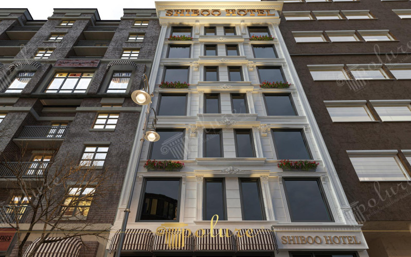 Elegancka fasada hotelowa z poliuretanową dekoracją klasyczną <h2>Klasyczna dekoracja z poliuretanu</h2><p>Fasada została wzbogacona o <strong>poliuretanowe</strong> elementy, które odtwarzają eleganckie, tradycyjne detale architektoniczne. Symetryczne podziały, motywy geometryczne i dekoracyjne listwy wokół okien nadają bryle charakteru znanego z architektury <strong>klasycznej</strong>.</p><p>Na szczególną uwagę zasługują gzymsy z subtelnymi wolutami, które tworzą miękki kontrast dla prostych linii nowoczesnych okien. Historycznie takie rozwiązania nawiązywały do architektury renesansowej i barokowej, gdzie sztukaterie stanowiły symbol prestiżu.</p><h2>Geometria i detal</h2><p>Okna ujęte są w prostokątne ramy o rytmicznym układzie, co buduje poczucie harmonii. Wstawki florystyczne oraz profilowane elementy wzbogacają przestrzeń wizualną fasady. Balkony na sąsiednich budynkach kontrastują z prostą, lecz pełną detali fasadą hotelu.</p><ul><li>Symetryczne układy prostokątów</li><li>Florystyczne zdobienia nadokienne</li><li>Kwitnące skrzynki z kwiatami podkreślające przyjazny charakter</li><li>Wysunięty gzyms wieńczący fasadę</li></ul><p>Zastosowanie <strong>dekoracji fasadowej</strong> z poliuretanu oferuje trwałość i łatwość montażu przy jednoczesnym zachowaniu wyrafinowanego stylu.</p><h2>Światło i atmosfera</h2><p>Dzięki subtelnemu oświetleniu fasada nabiera wieczorem przyjemnej głębi. Łagodne światło podkreśla <strong>architektoniczne detale</strong>, co wzmacnia efekt luksusu i prestiżu. Jest to doskonały przykład tego, jak tradycyjne elementy mogą być wplecione w nowoczesną tkankę miasta.</p>

<p>Fasada hotelu wyróżnia się elegancją i proporcją. Dekoracyjne obramowania okienne nadają wyrafinowanego charakteru. Gzymsy z subtelnymi detalami tworzą harmonijny rytm. Jasna kolorystyka kontrastuje z ciemnymi sąsiednimi budynkami. Donice z kwiatami dodają lekkości i naturalności. Światło podkreśla kompozycję w godzinach wieczornych. Wysunięty gzyms tworzy mocny finał górnej części budynku. <strong>Puliuretan</strong> zapewnia trwałość i lekkość montażu. Elementy klasyczne łączą się z nowoczesnym charakterem miasta. Proste geometryczne podziały współgrają z bogatymi zdobieniami. <strong>Architektura klasyczna</strong> inspiruje współczesne projekty. Detale nadokienne dodają rytmu i jakości. Fasada staje się wizytówką hotelu. <strong>Dekoracja fasadowa</strong> buduje prestiżowy odbiór całości. Stylowe połączenie estetyki sprawia, że obiekt zyskuje wyjątkową tożsamość.</p>