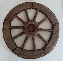 Polyurethane Wooden-Look Wagon Wheel for Classic Villa Decoration